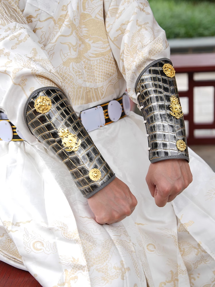 Photography Of A Man - Gelang Pendekar Pedang Ninja Kulit untuk